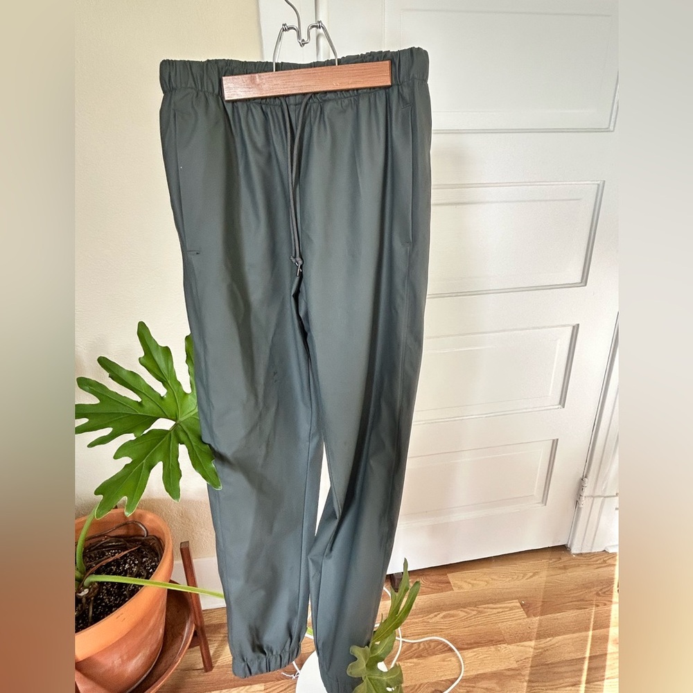 RAINS pants, only worn a few times, never washed. S/M